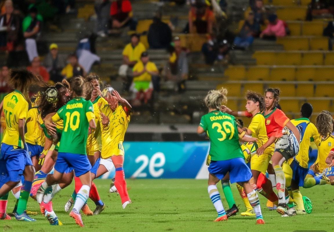 巴西女足vs牙买加女足：巅峰对决激情战记(图3)